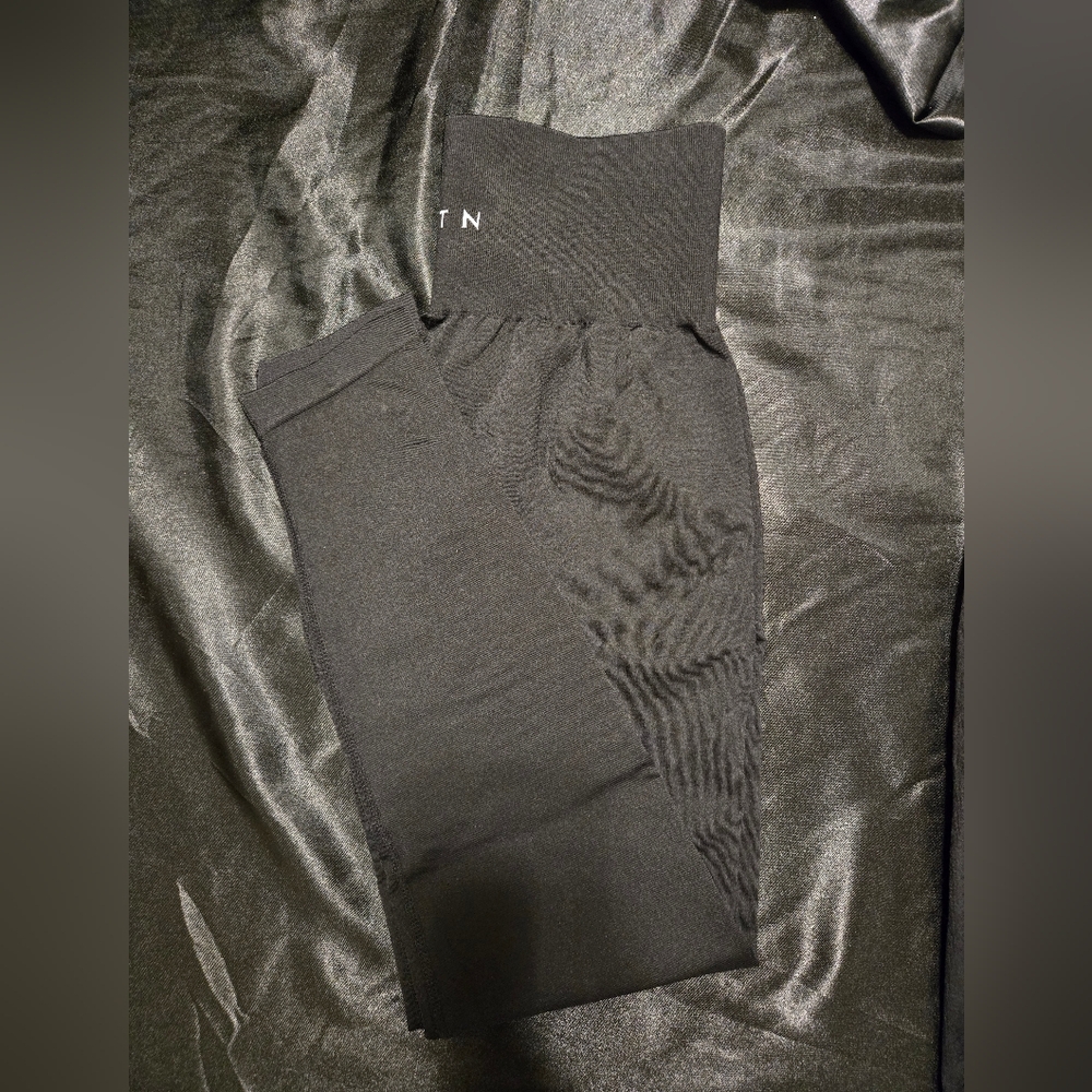 Solid black NVGTN leggings *read description*